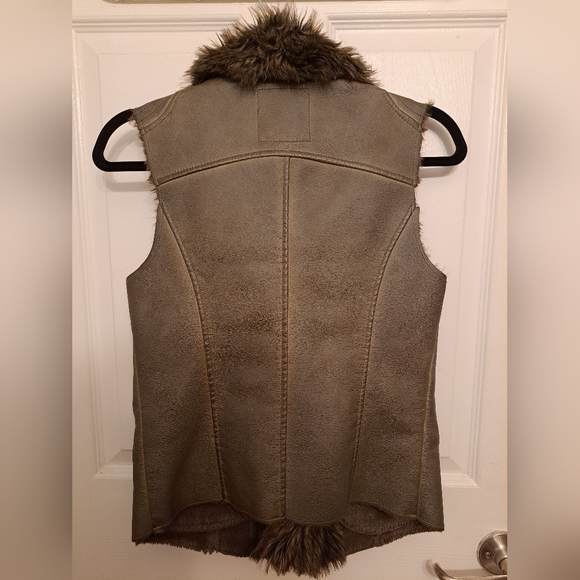 Faux leather  bomber vest. - Picture 3 of 4